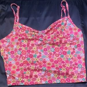 SHEIN cropped tank top with flower pattern.